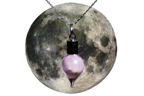 Pendant with moon dust
