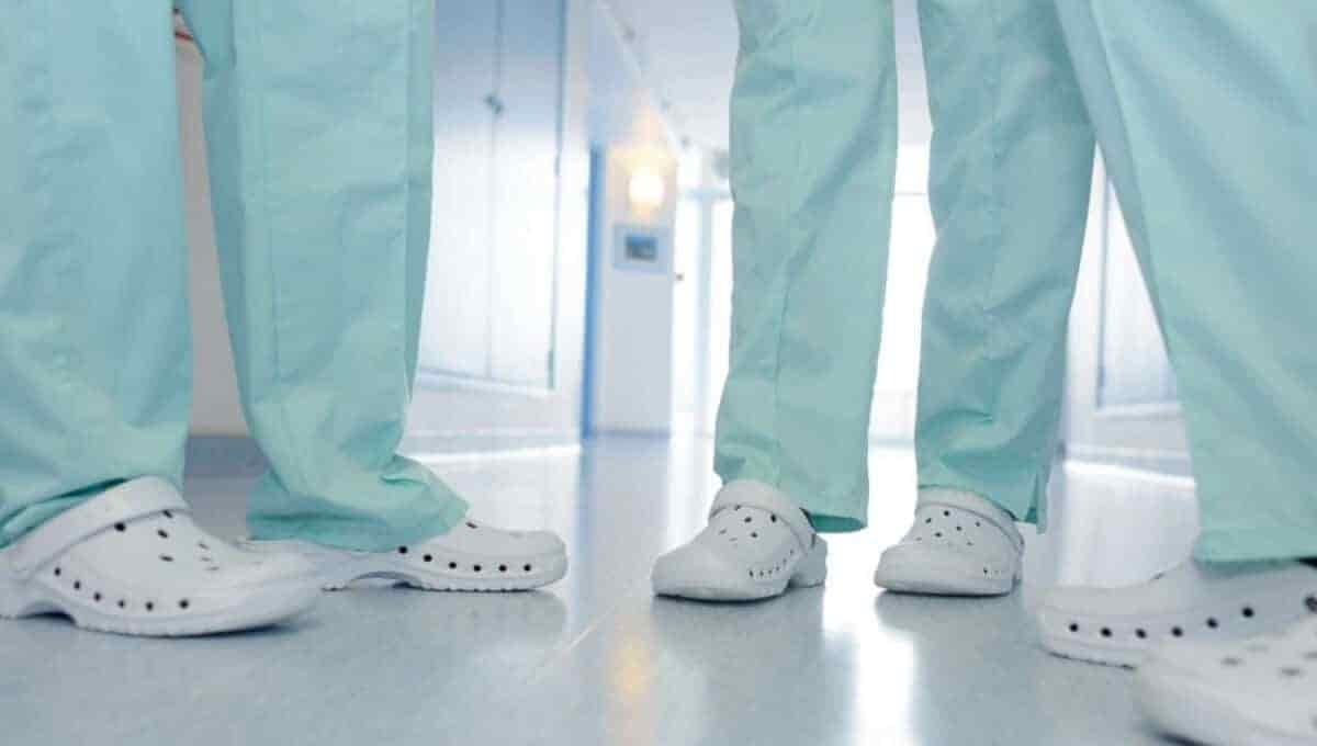Best sanitary clogs nurses doctors